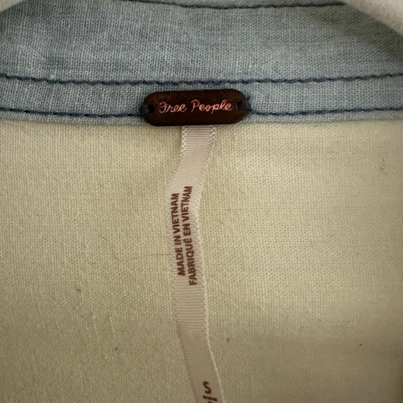 Free People embroidered denim Button-Up Shirt S - Picture 3 of 5